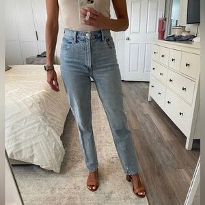 Abercrombie Ultra High Rise 90’s Straight Jeans.